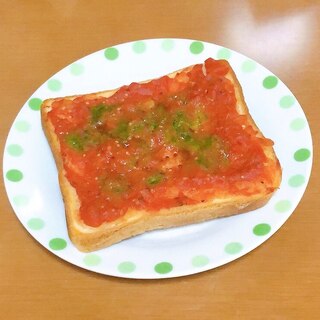 簡単⭐トマトとバジルソースがけトースト